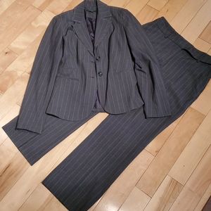 Suzy Shier Stripped Pant Suit